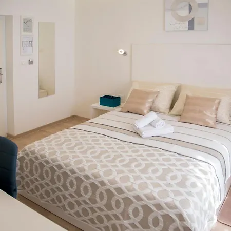 Frühstückspension Luxury Skystar-split 4*
