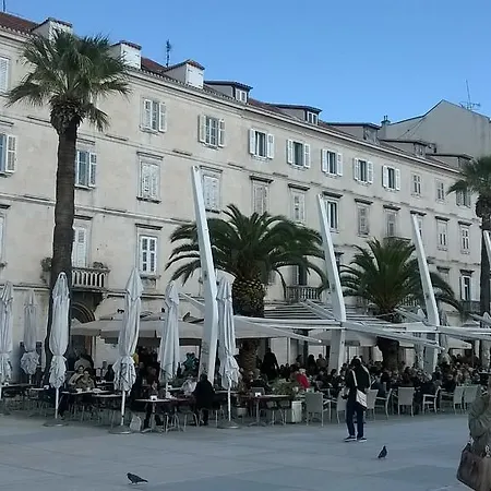Frühstückspension Luxury Skystar-split 4*
